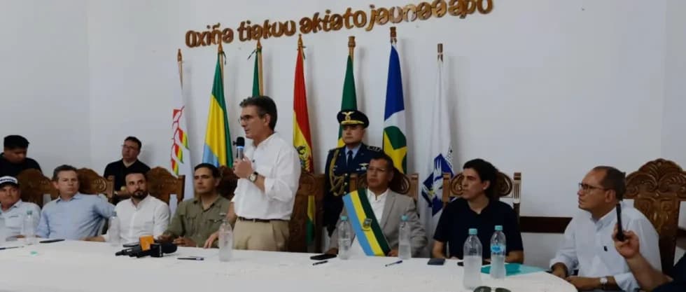 PAZ PROPONE CONEXIONES DESDE EL ORIENTE Y NORTE PARA IMPULSAR EL COMERCIO