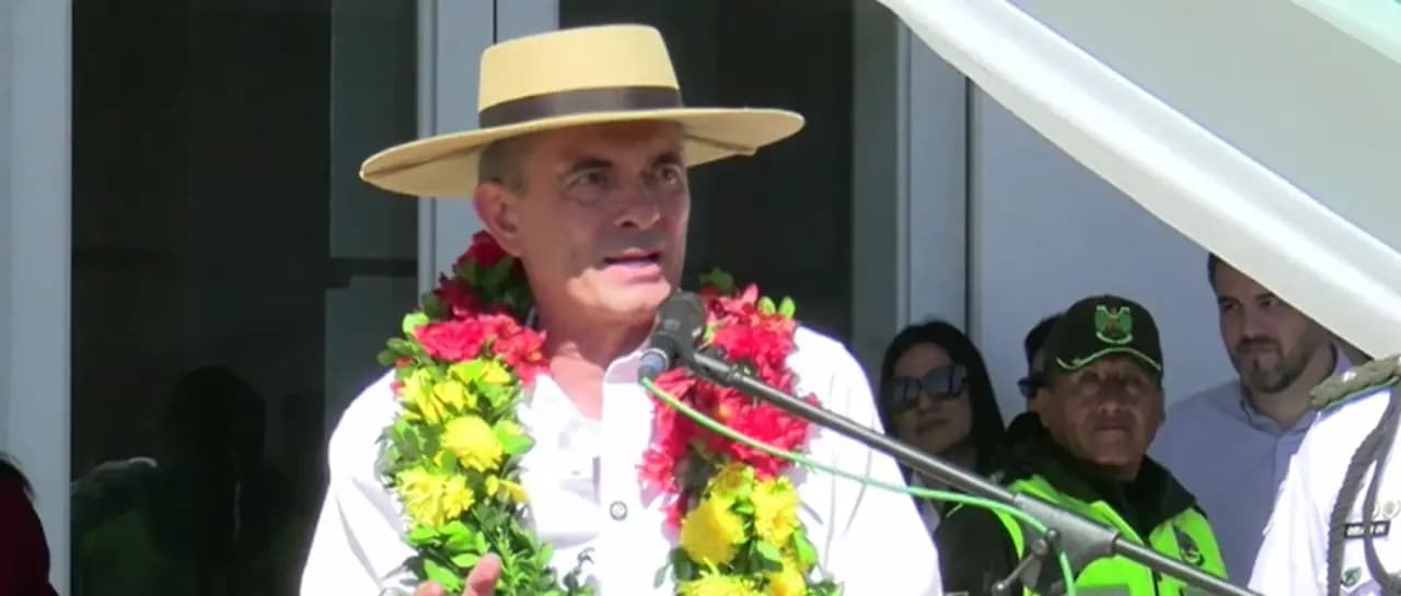 PAZ PIDE DISCULPAS POR LAS DEMORAS Y APUNTA A “MAFIAS” POR EL PROBLEMA DEL COMBUSTIBLE