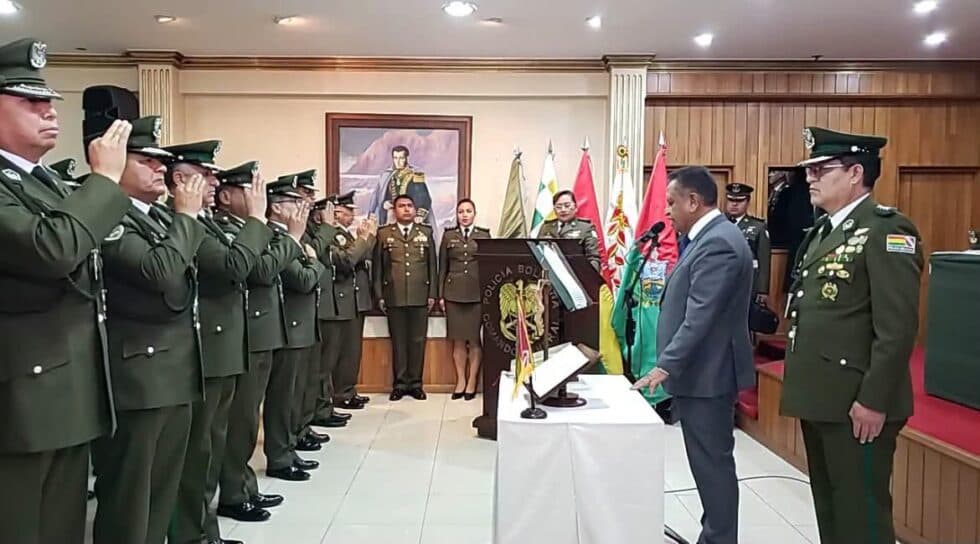 GOBIERNO POSESIONA A NUEVOS COMANDANTES POLICIALES; EDSON FERNÁNDEZ ASUME EN SANTA CRUZ