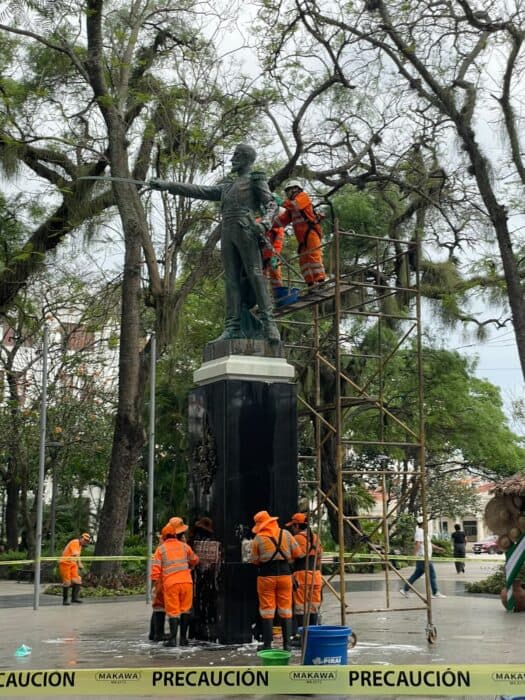 EL MONUMENTO A IGNACIO WARNES RECIBE MANTENIMIENTO EN PLENO MES CÍVICO