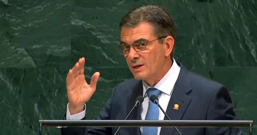 PAZ: “NO NOS ENTREGARON UN MAR DE GAS” Y CRITICA LA ESTRATEGIA MARÍTIMA