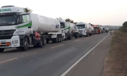 50 CISTERNAS CON 1,7 MILLONES DE LITROS DE COMBUSTIBLE PASARON BLOQUEO EN ARICA