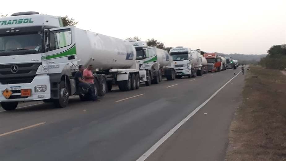 50 CISTERNAS CON 1,7 MILLONES DE LITROS DE COMBUSTIBLE PASARON BLOQUEO EN ARICA