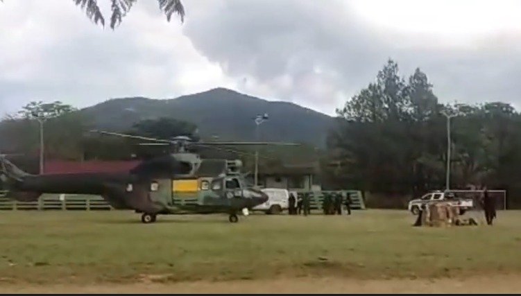 EVACÚAN EN HELICÓPTERO A TRECE POLICÍAS HERIDOS EN  DESBLOQUEO DE MAIRANA