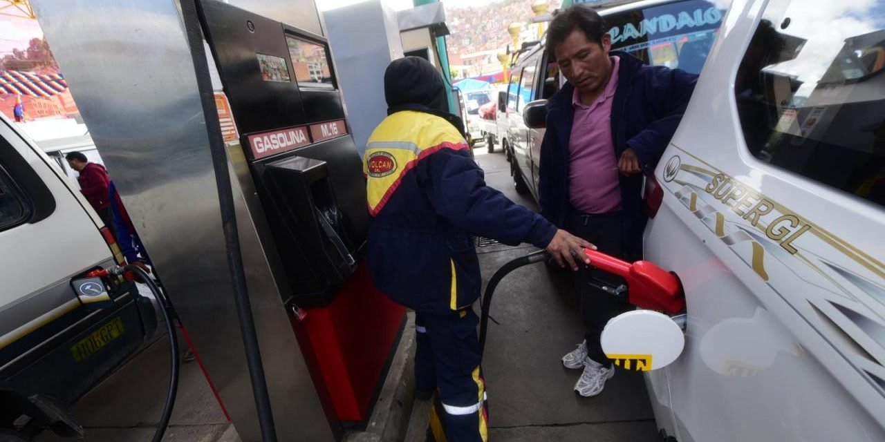 ASOSUR DENUNCIA ‘DISCRIMINACIÓN’ PORQUE  SOLO 20 SURTIDORES DE LA PAZ Y EL ALTO TIENEN COMBUSTIBLE