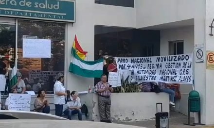 PARO NACIONAL EN LA CAJA PETROLERA DE SALUD EXIGE LA RENUNCIA DEL DIRECTOR NACIONAL
