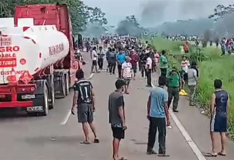 SIGUE EL CERCO SOBRE COCHABAMBA Y LA POLICÍA DETECTA ARMAS EN BLOQUEOS