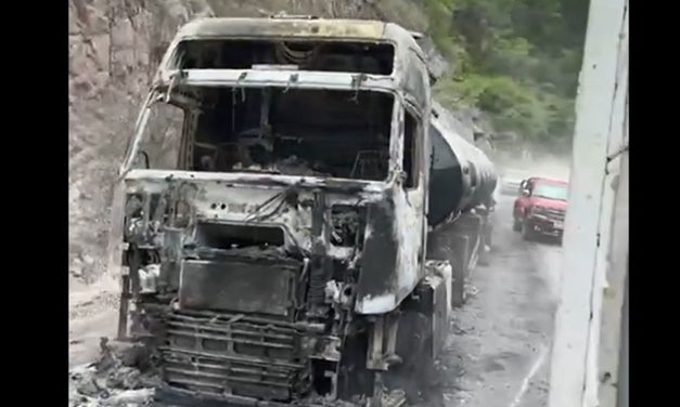 TRES CISTERNAS SE ACCIDENTAN POR TOMAR RUTAS ALTERNAS ANTE EL BLOQUEO