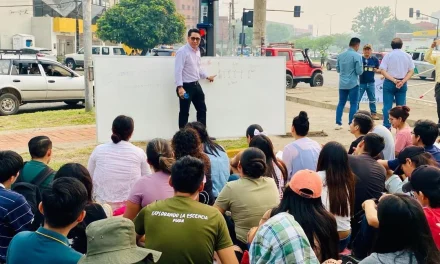 ESTUDIANTES PASAN CLASES EN LA CALLES EN PROTESTA POR FALTA DE PRESUPUESTO