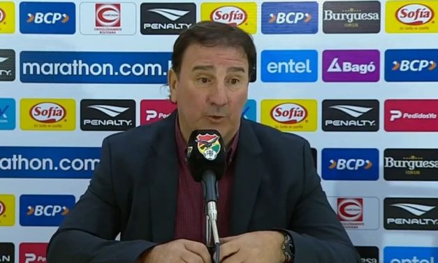 LORENZO DICE QUE LOS JUGADORES BOLIVIANOS SON “AVIONES” EN LA ALTURA