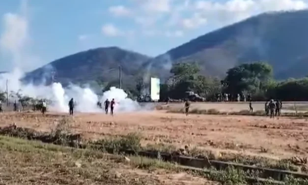 POLICÍAS Y PERIODISTAS HERIDOS EN MAIRANA EN INTENTO DE DESBLOQUEO