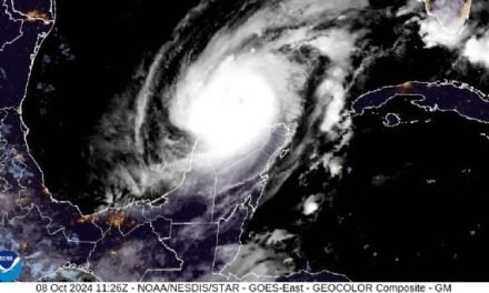 MILTON SE DEBILITA A HURACÁN CATEGORÍA 4; FLORIDA ESTÁ EN ALERTA