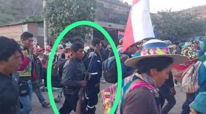 DIFUNDEN IMÁGENES DE UN BLOQUEADOR APARENTEMENTE ARMADO EN PIRQUE PAROTANI