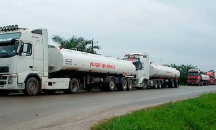 YPFB DENUNCIA INTENTO DE SAQUEO DE CISTERNAS VARADAS EN LOS BLOQUEOS