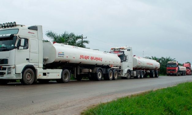 YPFB DENUNCIA INTENTO DE SAQUEO DE CISTERNAS VARADAS EN LOS BLOQUEOS