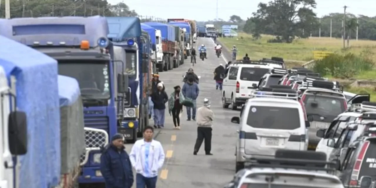 TRANSPORTISTAS AMENAZAN CON TOMAR  REFINERÍA SI NO DESBLOQUEAN CARRETERAS