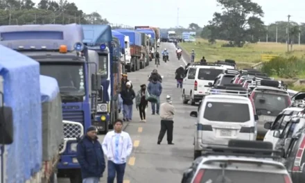 TRANSPORTISTAS AMENAZAN CON TOMAR  REFINERÍA SI NO DESBLOQUEAN CARRETERAS