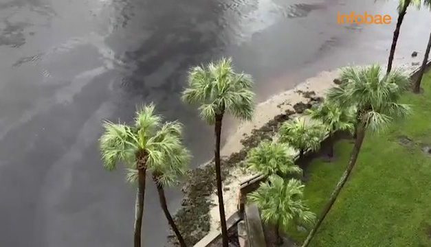 MILTON PROVOCA QUE EL AGUA DE LA BAHÍA SE RETIRE
