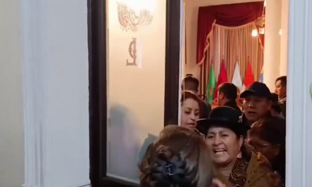 DIPUTADOS MASISTAS LLEGARON A LOS GOLPES EN ELECCIÓN DE JEFE DE BANCADA