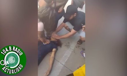 MUJER DE DESCOMPENSA EN BLOQUEO DE LA CARRETERA BIOCEÁNICA