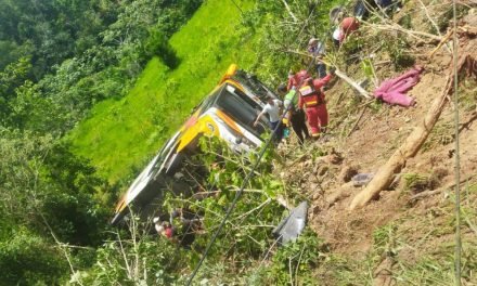 ¡DE LA ALEGRÍA AL HORROR! 12 BACHILLERES MUEREN EN ACCIDENTE DE BUS DURANTE VIAJE DE GRADUACIÓN