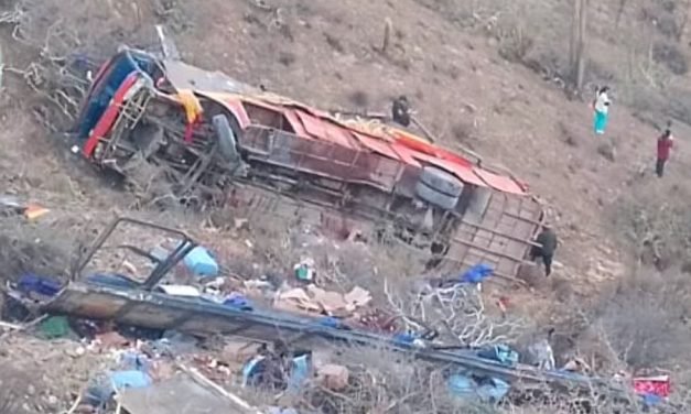 AL MENOS TRES FALLECIDOS Y CASI 40 HERIDOS POR EL EMBARRANCAMIENTO DE UN BUS EN TARIJA