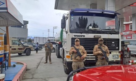 INTERCEPTAN CISTERNA CON 20.000 LITROS DE DIÉSEL POR PRESUNTO DESVÍO EN SANTA CRUZ