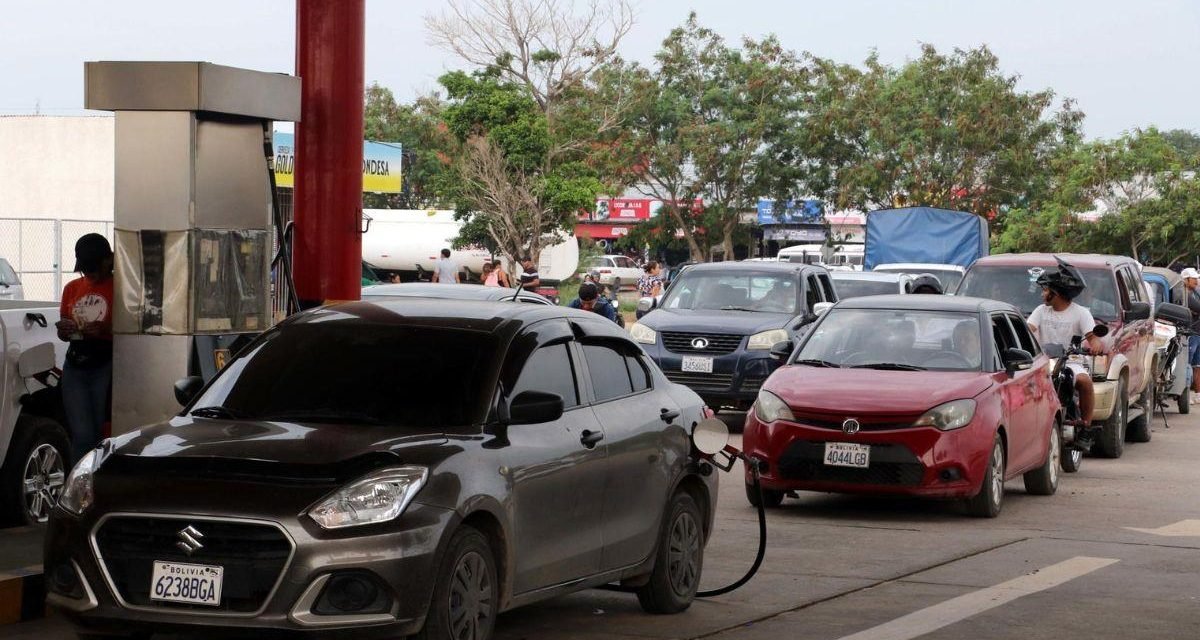 ABASTECIMIENTO DE GASOLINA SE NORMALIZA, PERO CONTINÚAN LAS FILAS POR DIÉSEL
