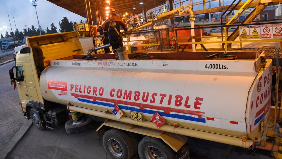 GOBIERNO ANUNCIA QUE DESDE ESTE SÁBADO SE DISTRIBUIRÁN 3,5 MILLONES DE LITROS DE DIÉSEL EN SANTA CRUZ