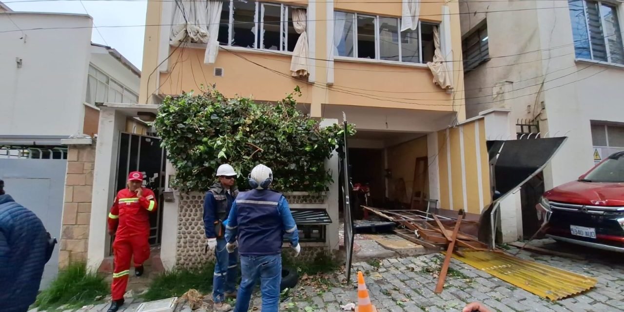 EXPLOSIÓN EN LA PAZ DEJA DOS HERIDOS, ADEMÁS DE VIVIENDAS Y VEHÍCULOS DAÑADOS