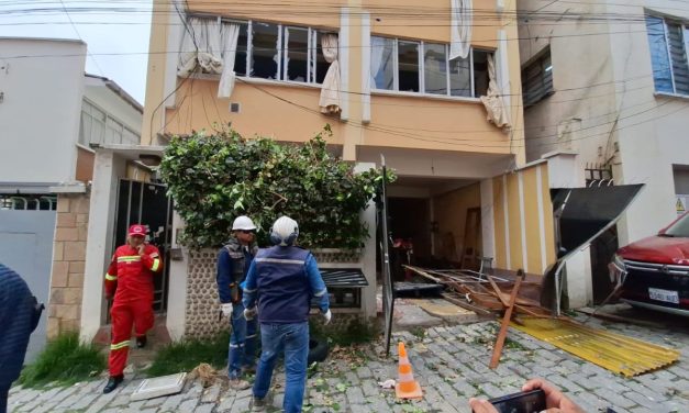 EXPLOSIÓN EN LA PAZ DEJA DOS HERIDOS, ADEMÁS DE VIVIENDAS Y VEHÍCULOS DAÑADOS