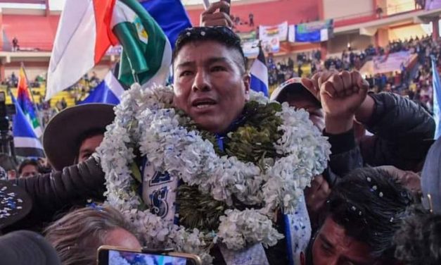 TSE RECONOCE A GROVER GARCIA COMO JEFE DEL MAS, DEJANDO DE LADO A EVO