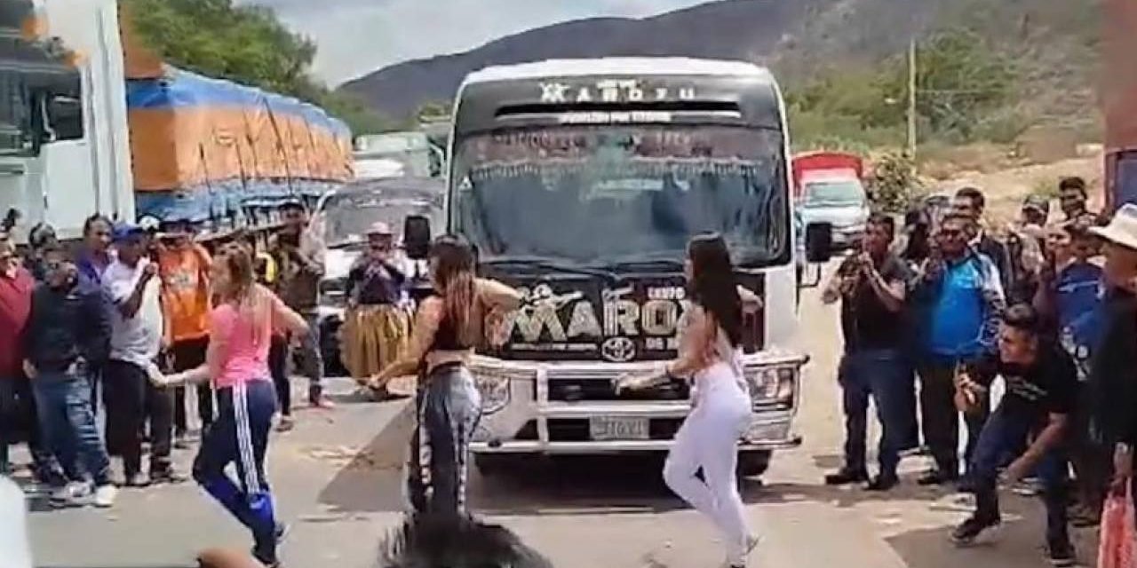 LAS ‘LINDAS CHIQUILLAS’ DE MAROYU BAILARON PARA PASAR UN PUNTO DE BLOQUEO