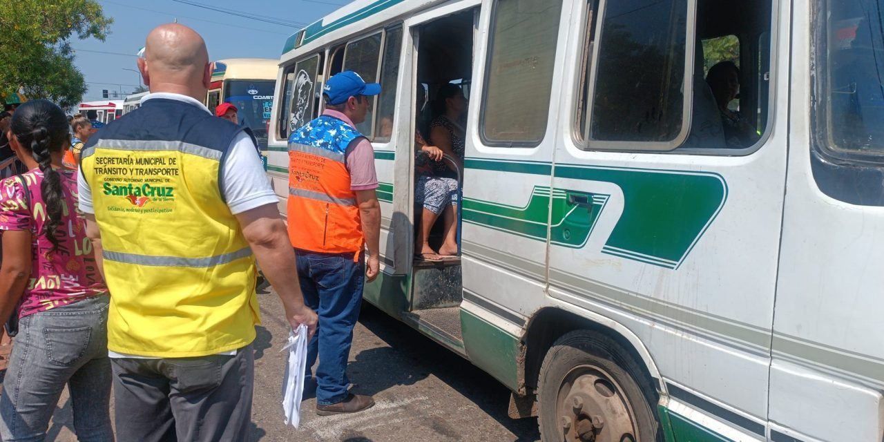 ALCALDÍA CONTROLA PASAJES Y PIDE NO PAGAR BS 2,50