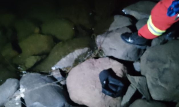 VAGONETA SE HUNDE CON SEIS JÓVENES EN LA LAGUNA SAN SEBASTIÁN EN POTOSÍ