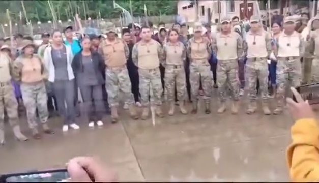 TOMAN DE REHENES A MILITARES EN PAROTANI