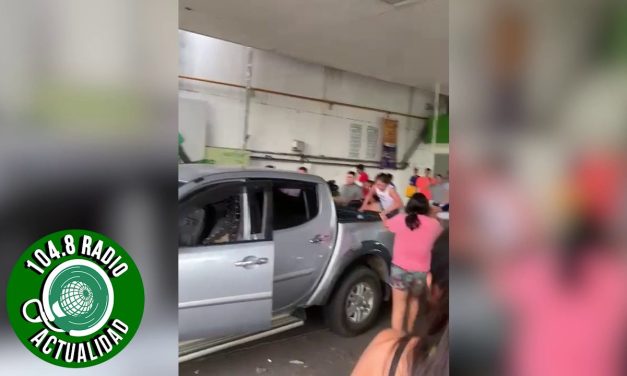 SE AGARRARON A GOLPES POR GASOLINA EN UN SURTIDOR