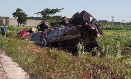 CISTERNA CARGADO DE ACEITE SE VUELCA EN LA CARRETERA NUEVA SANTA CRUZ