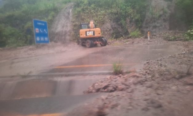 DESLIZAMIENTO DE TIERRA AFECTA LA CARRETERA NUEVA A SANTA CRUZ – COCHABAMBA