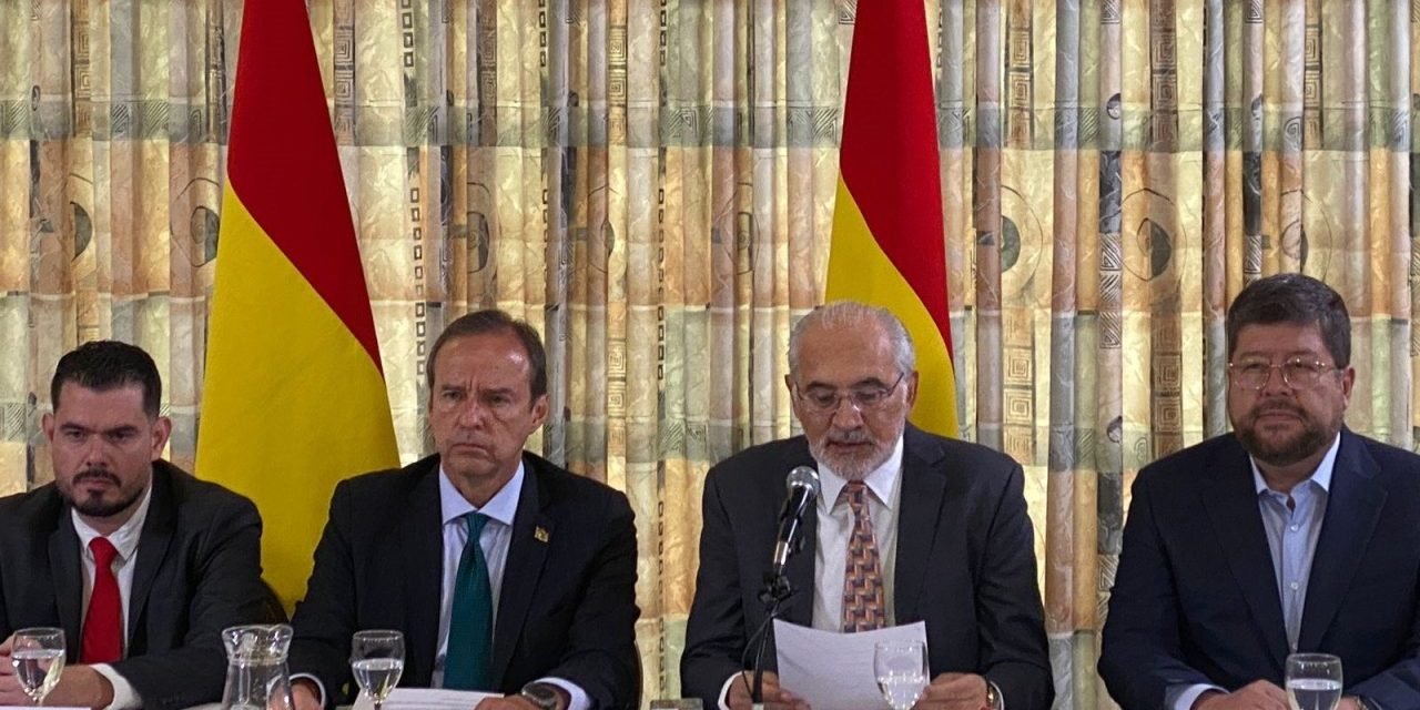 MESA, TUTO, DORIA MEDINA Y CAMACHO FIRMAN ACUERDO DE UNIDAD