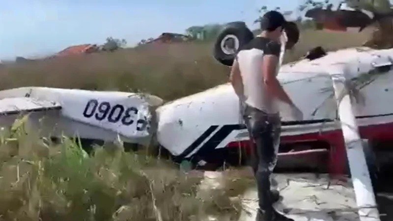 AVIONETA SE PRECIPITÓ A TIERRA AL DESPEGAR DE UN AEROPUERTO EN TRINIDAD
