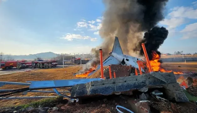 AVIÓN SE ESTRELLA CON 181 PASAJEROS A BORDO