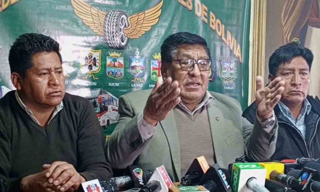 CONFEDERACIÓN DE CHOFERES RESPALDA SUBIR EL PASAJE A BS3 EN SANTA CRUZ Y  LA PAZ