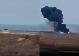 UN AVIÓN DE AZERBAIJAN AIRLINES SE ESTRELLA EN KAZAJISTÁN HAY SOBREVIVIENTES