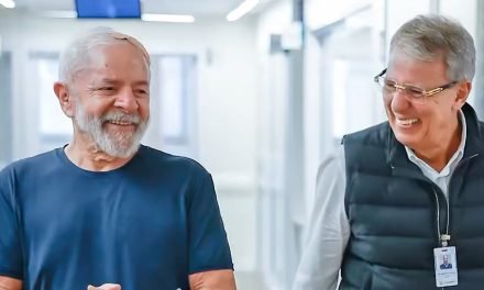 LULA DA SILVA APARECIÓ POR PRIMERA VEZ TRAS LA CIRUGÍA INTRACRANEAL