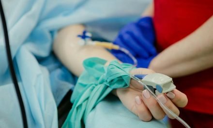 ADOLESCENTE CON MENINGITIS BACTERIANA ESTÁ CON MUERTE CEREBRAL