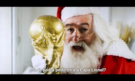EL VIDEO DE LA AFA POR EL SEGUNDO ANIVERSARIO DE LA COPA DEL MUNDO DE QATAR CON UN GUIÑO DE PAPÁ NOEL A MESSI