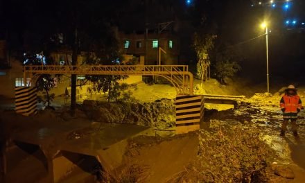 LLOVIÓ TODA LA NOCHE, PERO LOS DEFENSIVOS RESISTIERON EL GOLPE DEL RÍO PASAJAHUIRA