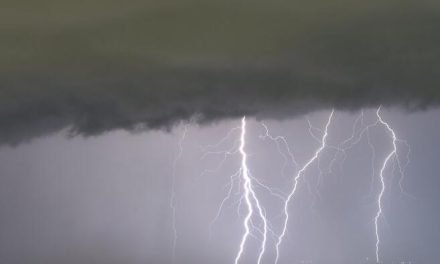 MUERE UNA MUJER EN LA PAZ TRAS SER ALCANZADA POR UN RAYO