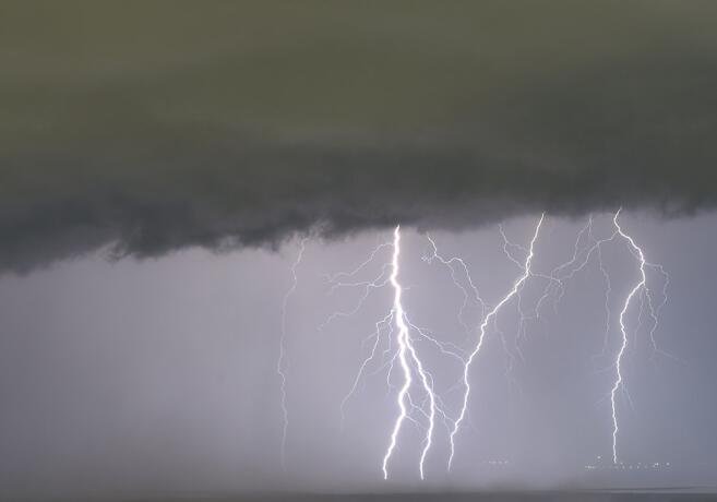 MUERE UNA MUJER EN LA PAZ TRAS SER ALCANZADA POR UN RAYO